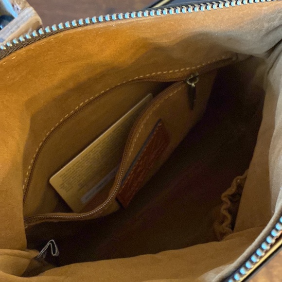 Patricia Nash fold over wristlet - Picture 4 of 5